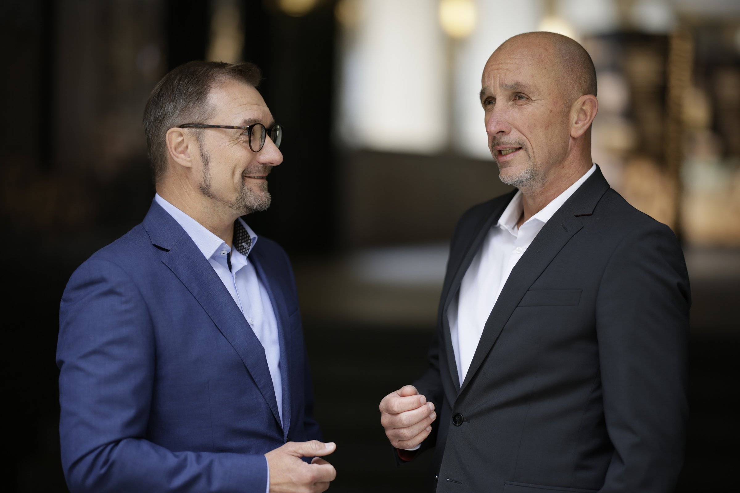 Geschäftsfüher Oliver Lindloff und Robert Heiss im Gespräch